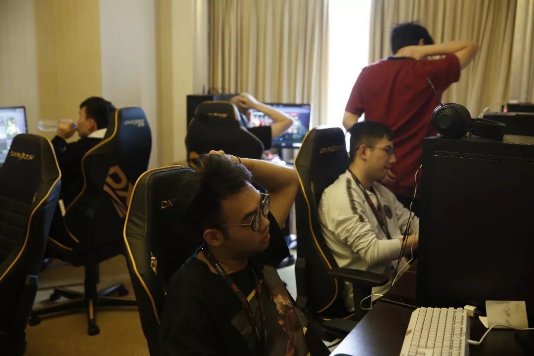 FPX 官方：打野选手 moyan 正式离队