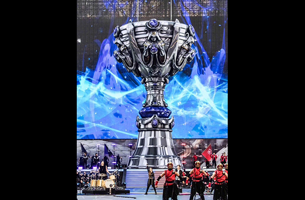 EDG赛后群访 教练：今天打了两把不一样的阵容 但是没发挥好