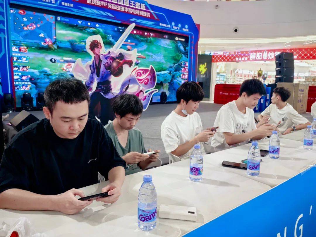 Unicorns Of Love Sexy Edition , Los Heretics , 和 Los Ratones 晋级EMEA Masters 2025夏季季后赛