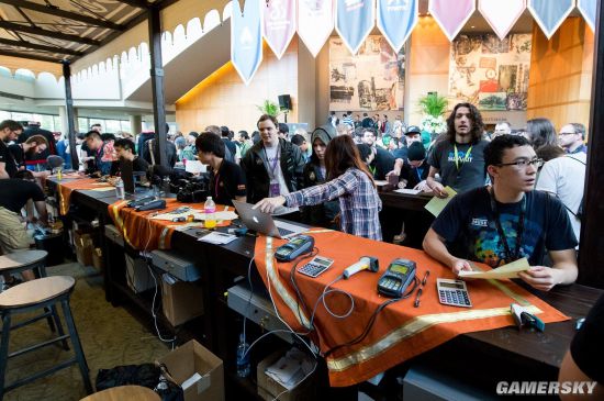 YouTube 禁止了 Team Falcons 的官方账号