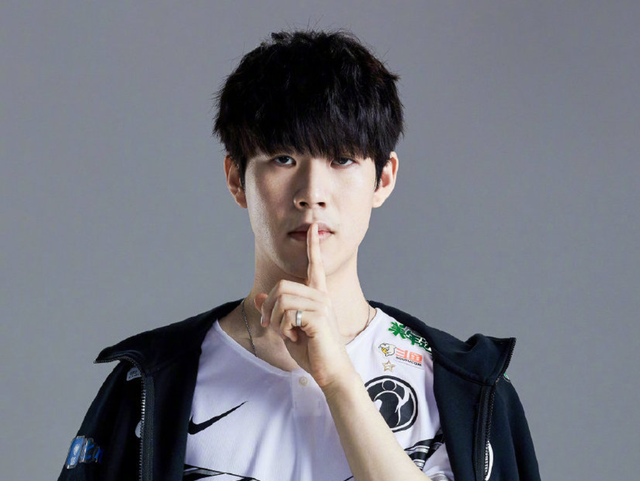 G2 3-1 FNC：一年四冠统治欧洲，G2力克FNC问鼎LEC年度冠军